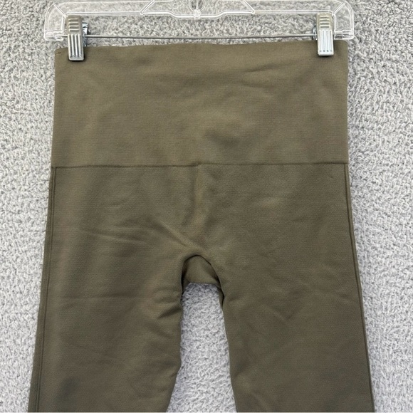 Spanx Look At Me Now Seamless High Waist
Cropped Leggings - Picture 3 of 6